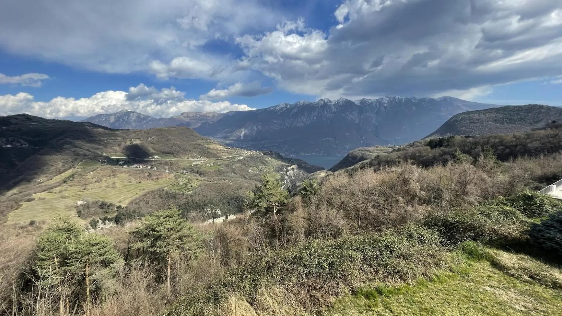 Schoene Ferienwohnung Mit Herrlichem Blick Zum Gardasee Tignale Italie