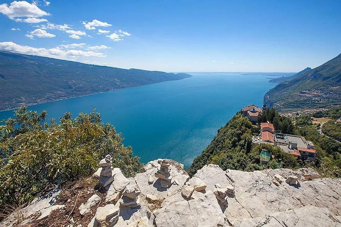 Schoene Ferienwohnung Mit Herrlichem Blick Zum Gardasee Tignale Appartement
