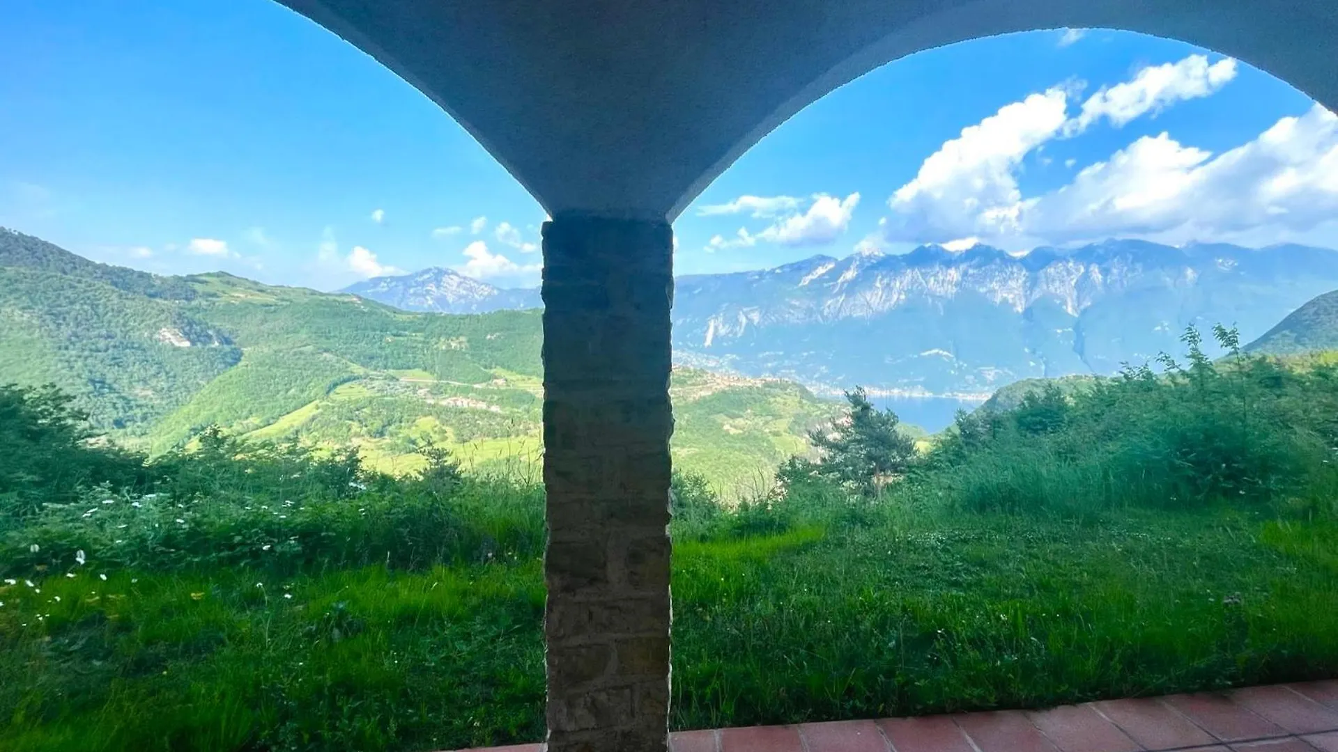 Appartement Schoene Ferienwohnung Mit Herrlichem Blick Zum Gardasee Tignale